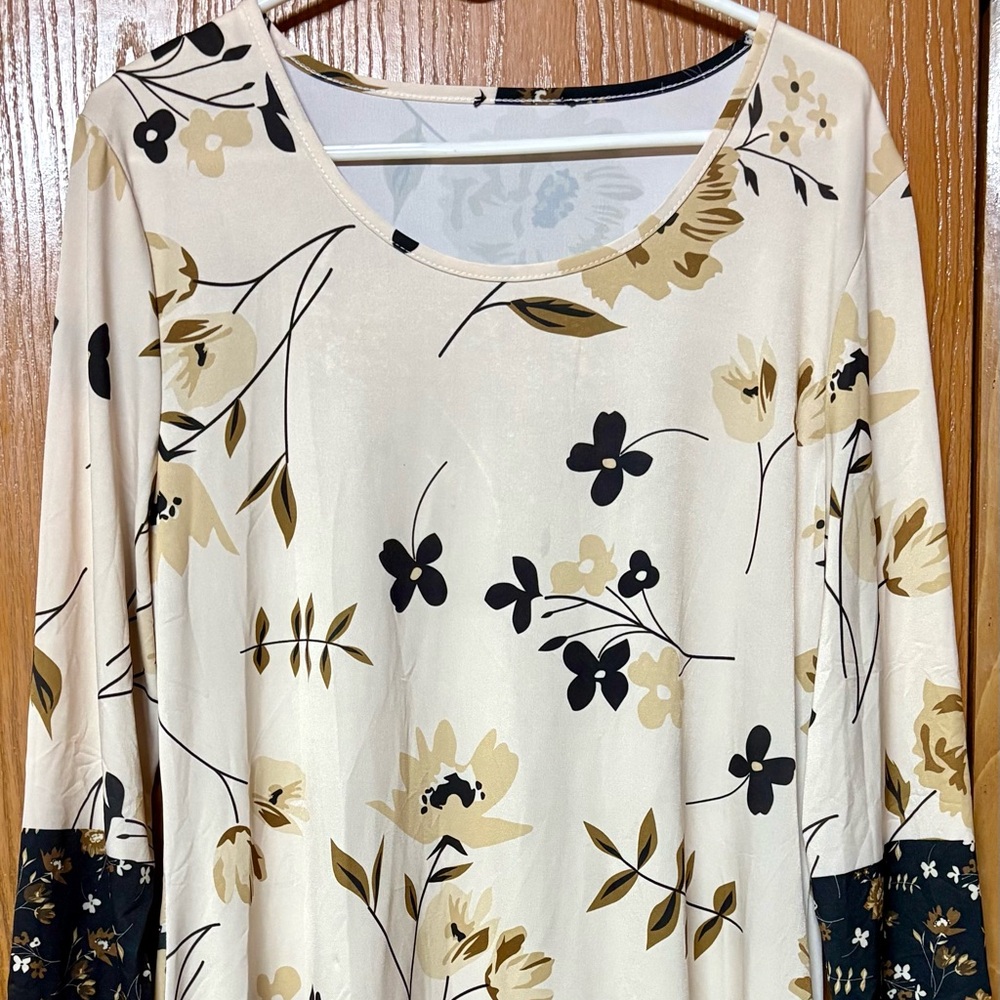 Floral Print Women's Top - Cream and Black silky & slinky Sz XL